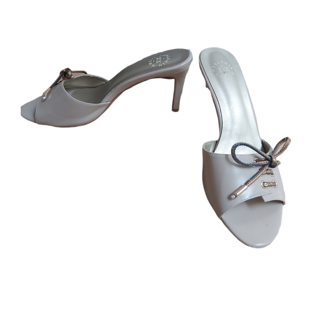 XIX Nineteen Beige/cream Heels with Bows size 9